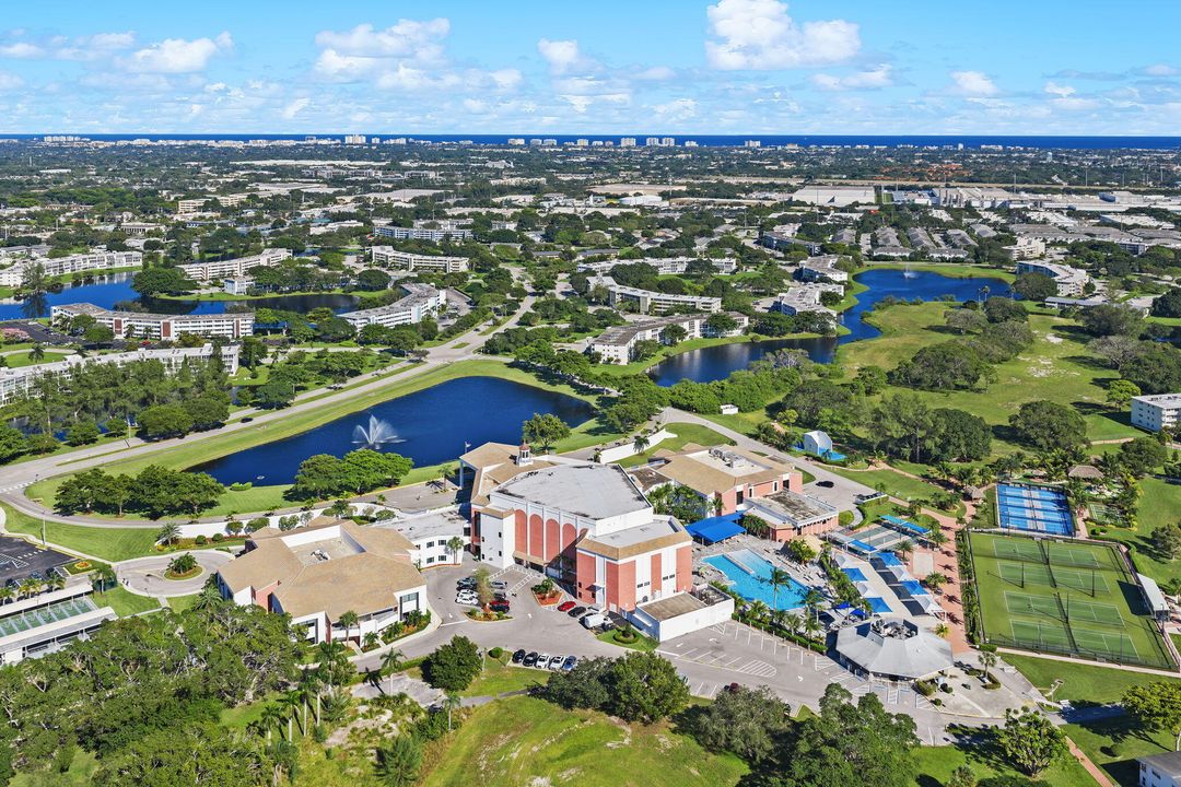 For Sale: $215,000 (2 beds, 2 baths, 1240 Square Feet)