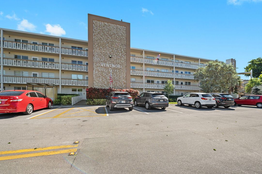 For Sale: $215,000 (2 beds, 2 baths, 1240 Square Feet)