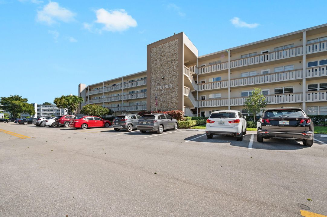 For Sale: $215,000 (2 beds, 2 baths, 1240 Square Feet)