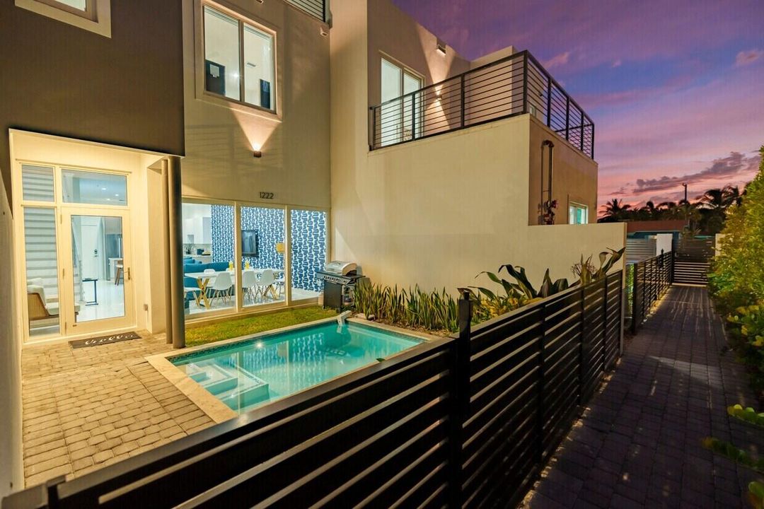 En Venta: $1,399,000 (4 camas, 3 baños, 2405 Pies cuadrados)