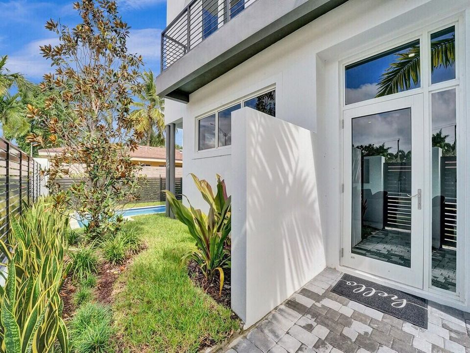 En Venta: $1,399,000 (4 camas, 3 baños, 2405 Pies cuadrados)