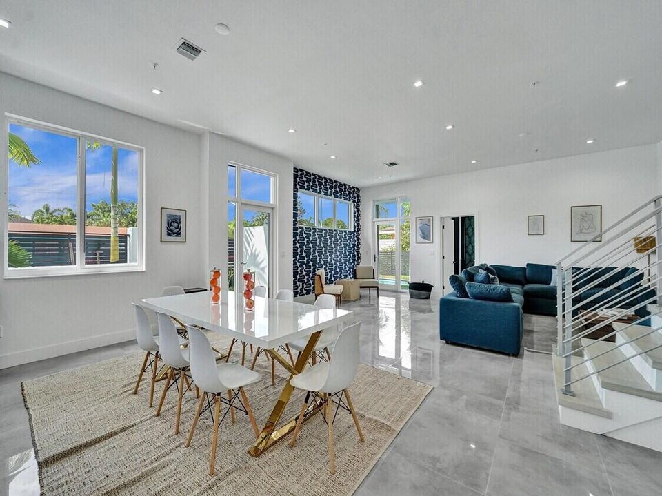 En Venta: $1,399,000 (4 camas, 3 baños, 2405 Pies cuadrados)