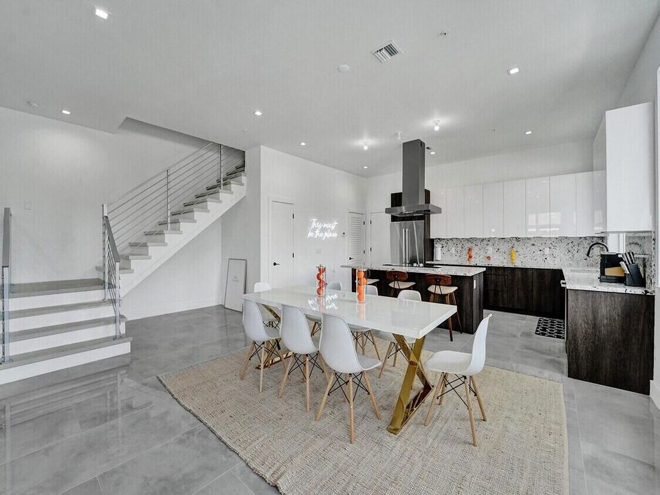 En Venta: $1,399,000 (4 camas, 3 baños, 2405 Pies cuadrados)