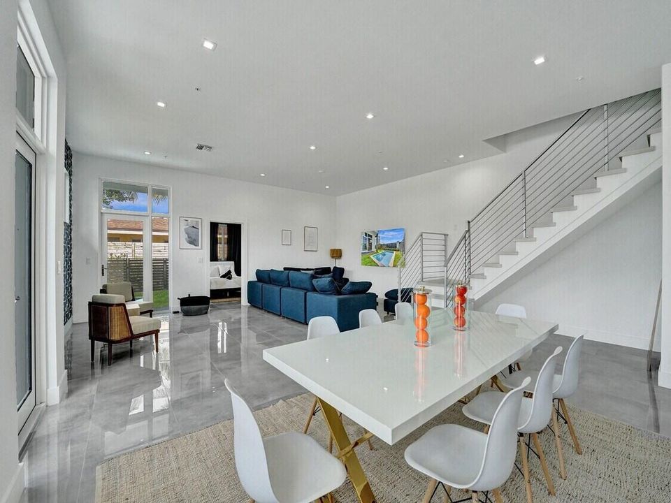 En Venta: $1,399,000 (4 camas, 3 baños, 2405 Pies cuadrados)