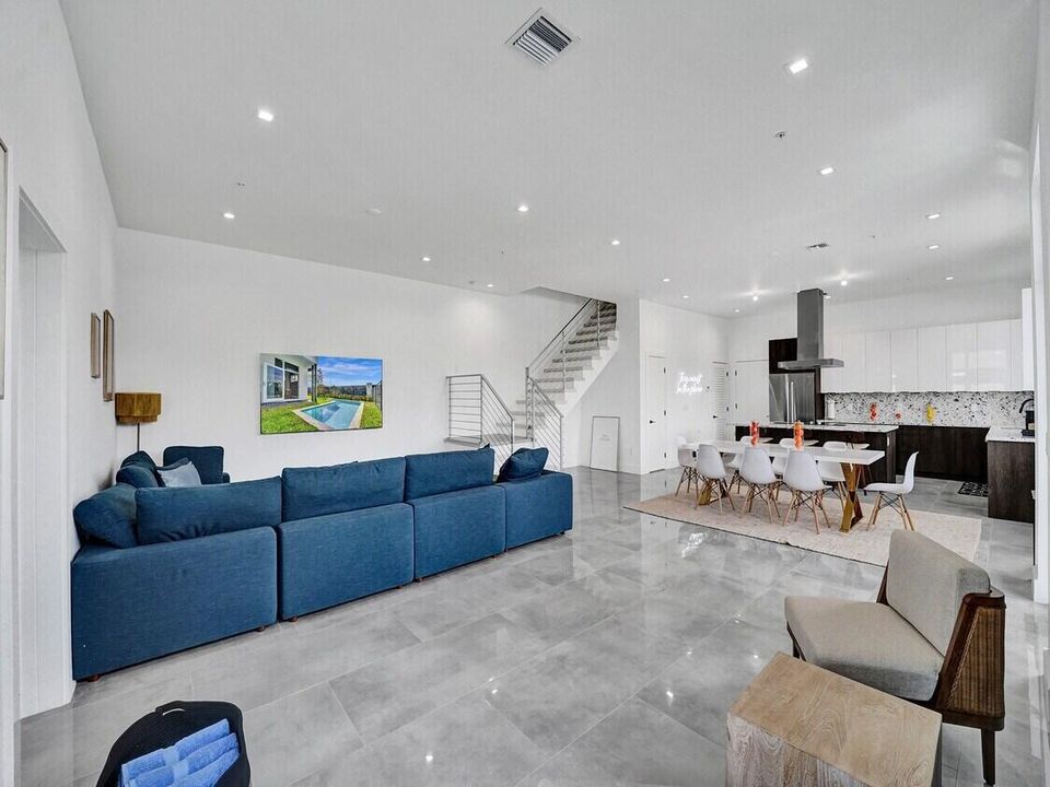 En Venta: $1,399,000 (4 camas, 3 baños, 2405 Pies cuadrados)