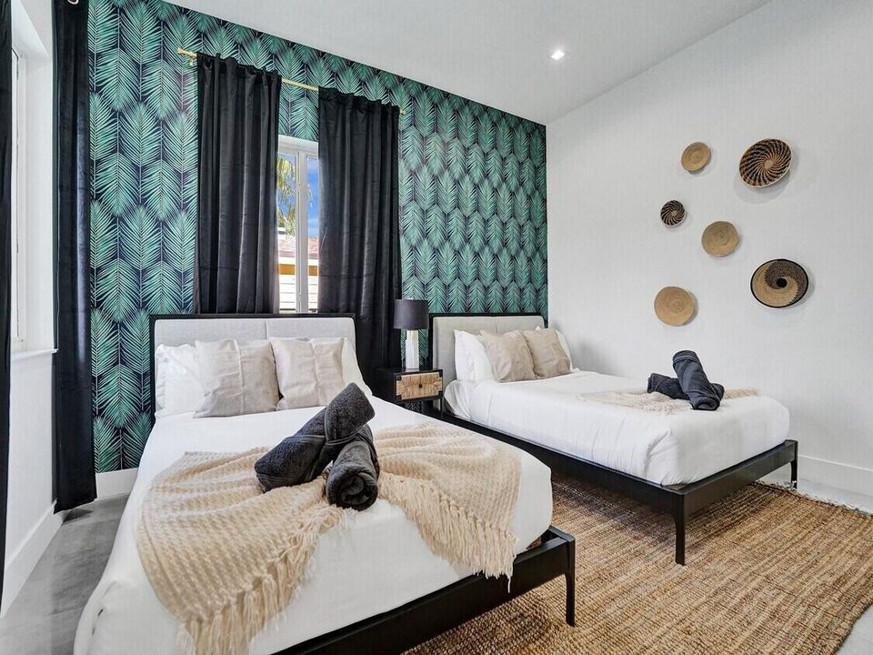 En Venta: $1,399,000 (4 camas, 3 baños, 2405 Pies cuadrados)