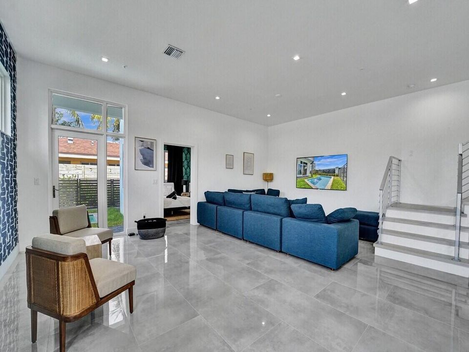 En Venta: $1,399,000 (4 camas, 3 baños, 2405 Pies cuadrados)