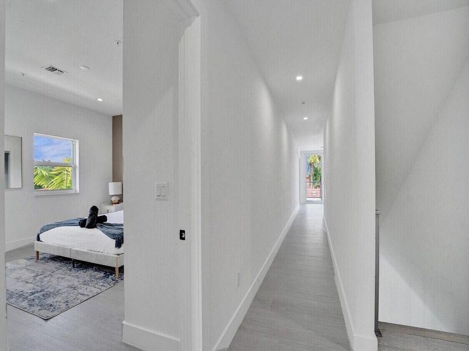 En Venta: $1,399,000 (4 camas, 3 baños, 2405 Pies cuadrados)