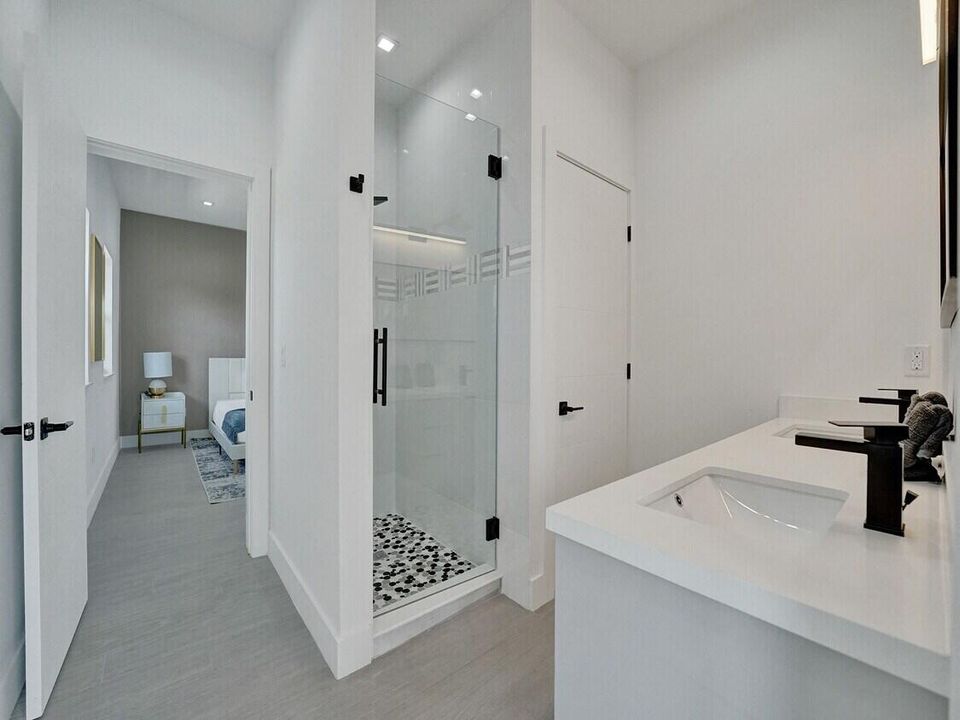 En Venta: $1,399,000 (4 camas, 3 baños, 2405 Pies cuadrados)