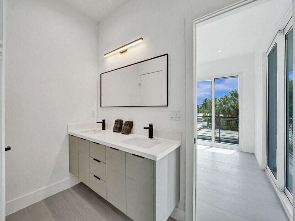 En Venta: $1,399,000 (4 camas, 3 baños, 2405 Pies cuadrados)