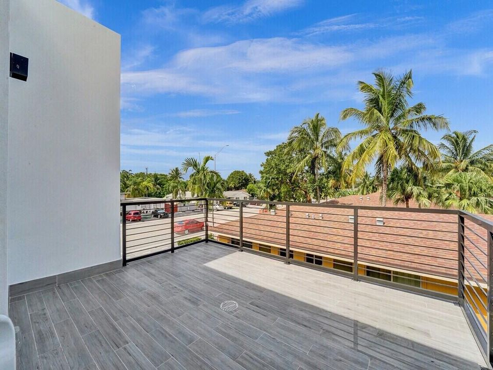 En Venta: $1,399,000 (4 camas, 3 baños, 2405 Pies cuadrados)