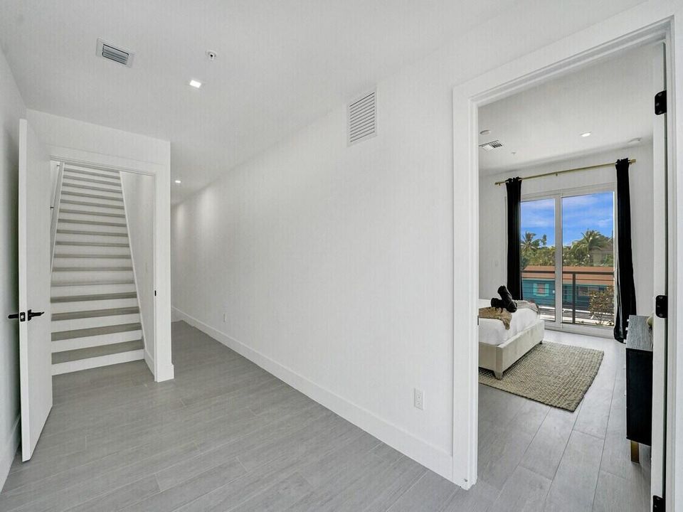 En Venta: $1,399,000 (4 camas, 3 baños, 2405 Pies cuadrados)