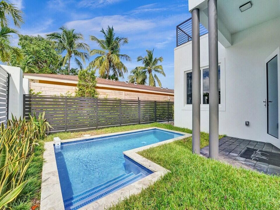 En Venta: $1,399,000 (4 camas, 3 baños, 2405 Pies cuadrados)