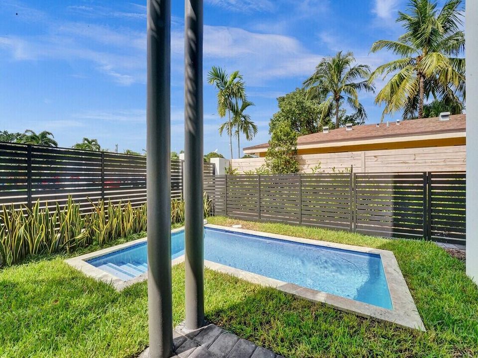 En Venta: $1,399,000 (4 camas, 3 baños, 2405 Pies cuadrados)