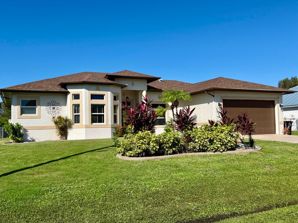 Под контрактом: $384,000 (3 спален, 2 ванн, 1668 Квадратных фут)