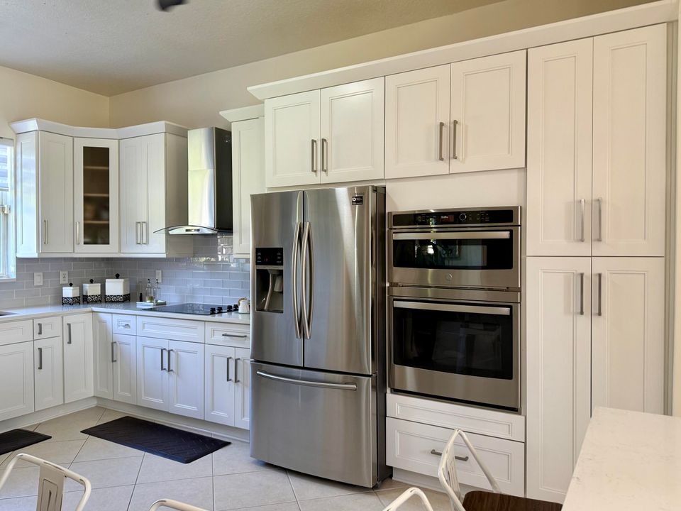 Под контрактом: $384,000 (3 спален, 2 ванн, 1668 Квадратных фут)