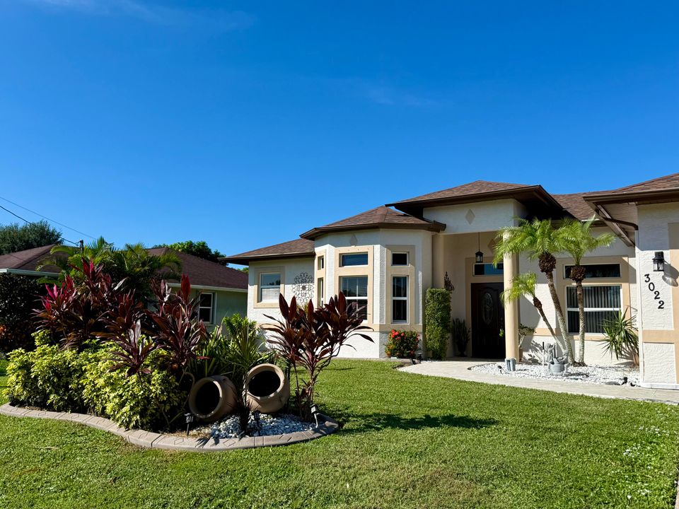 Под контрактом: $384,000 (3 спален, 2 ванн, 1668 Квадратных фут)