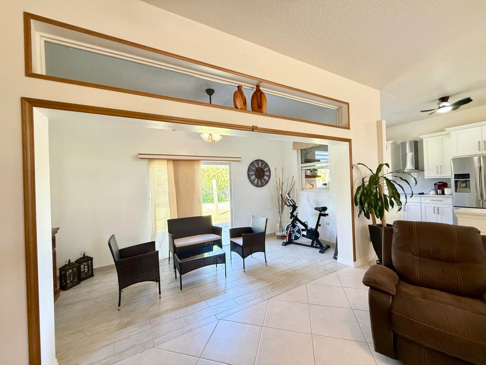 Под контрактом: $384,000 (3 спален, 2 ванн, 1668 Квадратных фут)