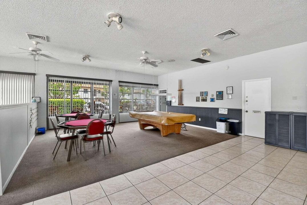 For Rent: $2,200 (2 beds, 2 baths, 735 Square Feet)