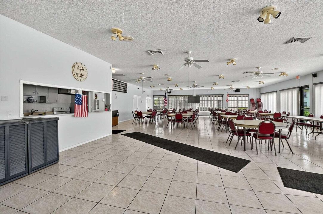 For Rent: $2,200 (2 beds, 2 baths, 735 Square Feet)