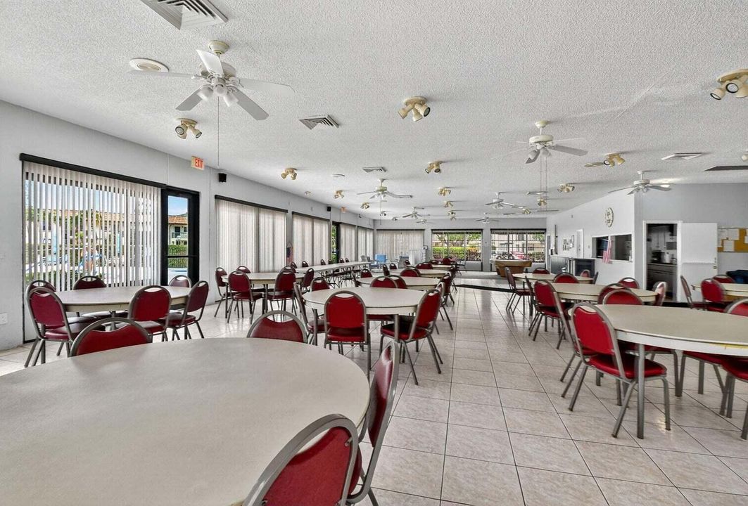 For Rent: $2,200 (2 beds, 2 baths, 735 Square Feet)