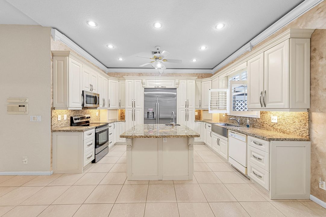 For Sale: $729,000 (3 beds, 2 baths, 2782 Square Feet)