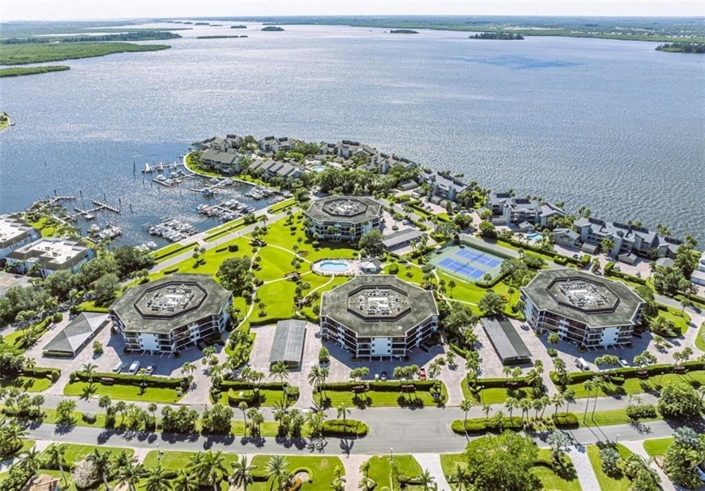 For Rent: $3,400 (2 beds, 2 baths, 1900 Square Feet)