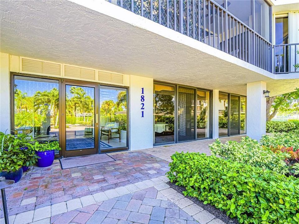 For Rent: $3,400 (2 beds, 2 baths, 1900 Square Feet)