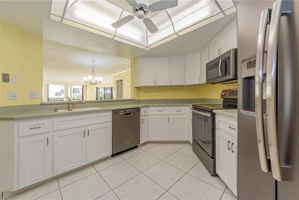 For Rent: $3,400 (2 beds, 2 baths, 1900 Square Feet)