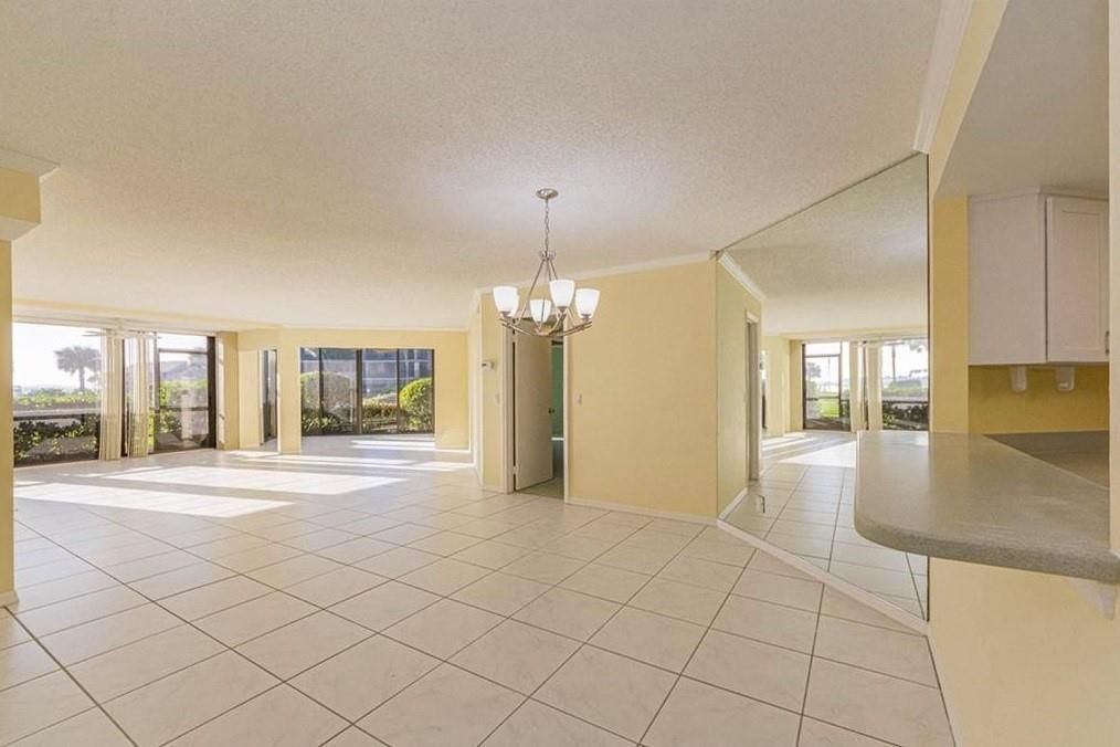 For Rent: $3,400 (2 beds, 2 baths, 1900 Square Feet)