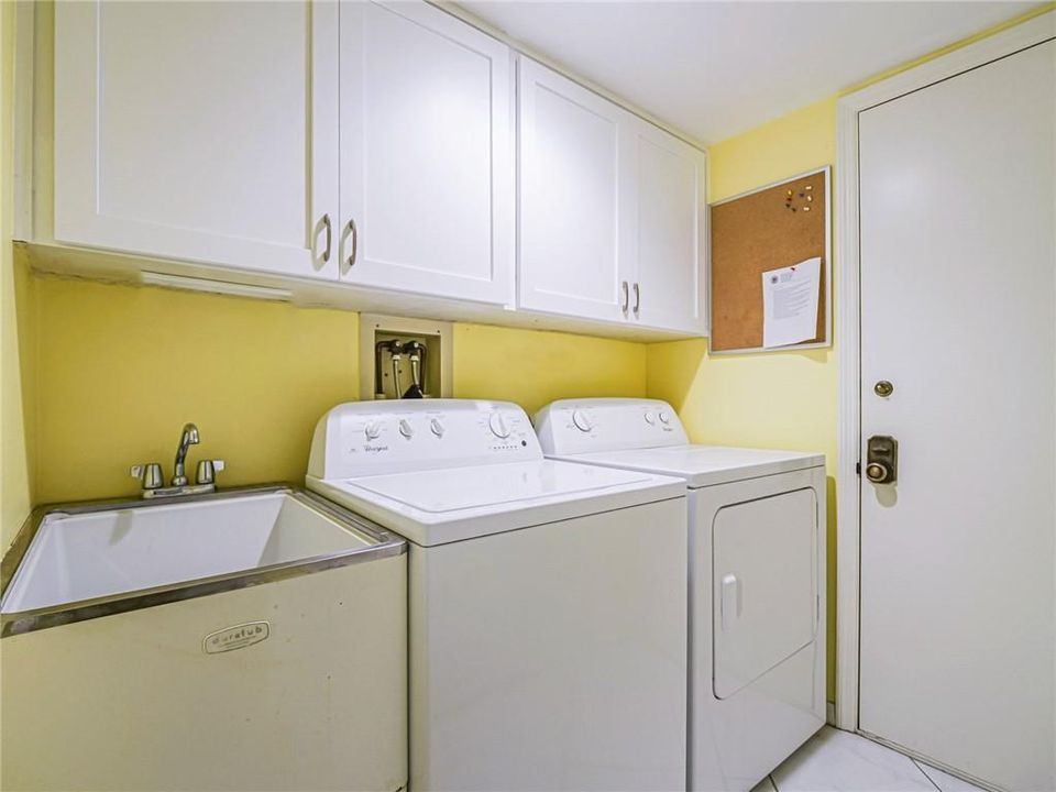 For Rent: $3,400 (2 beds, 2 baths, 1900 Square Feet)