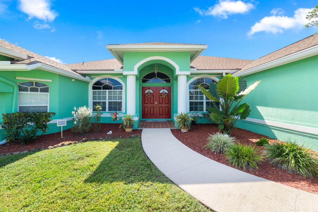 For Sale: $749,900 (3 beds, 2 baths, 2082 Square Feet)