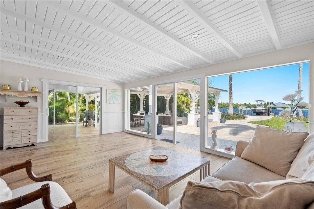 На продажу: $3,890,000 (3 спален, 2 ванн, 1702 Квадратных фут)