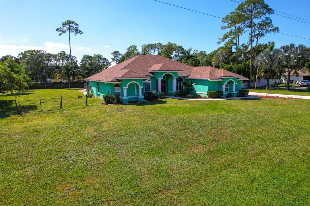 For Sale: $749,900 (3 beds, 2 baths, 2082 Square Feet)