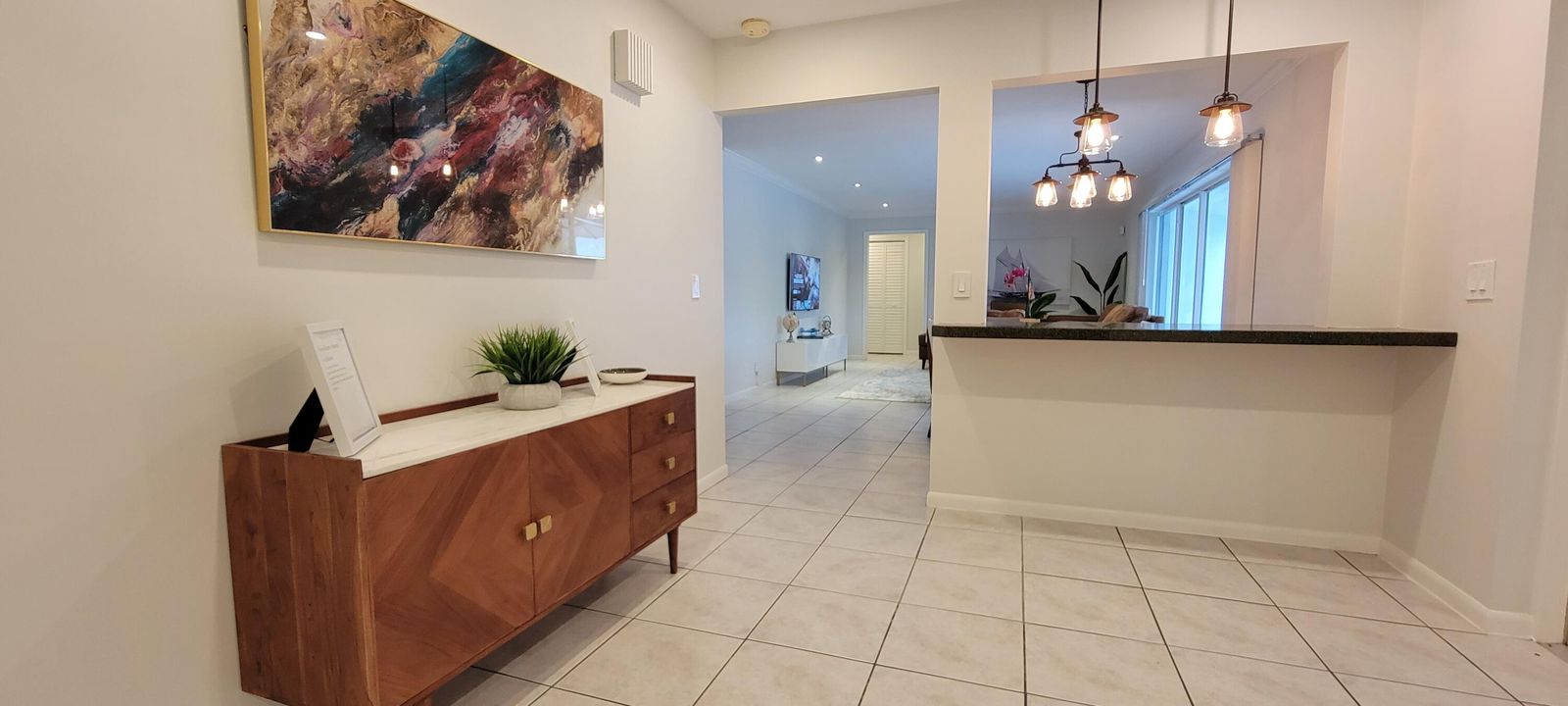 Activo con contrato: $5,400 (3 camas, 2 baños, 1609 Pies cuadrados)