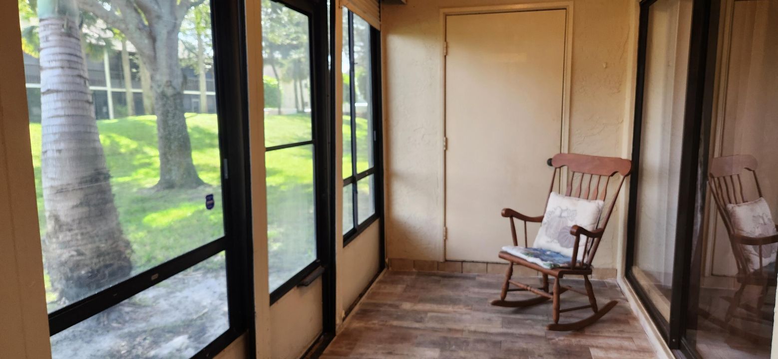 待售: $183,900 (2 贝兹, 2 浴室, 1360 平方英尺)