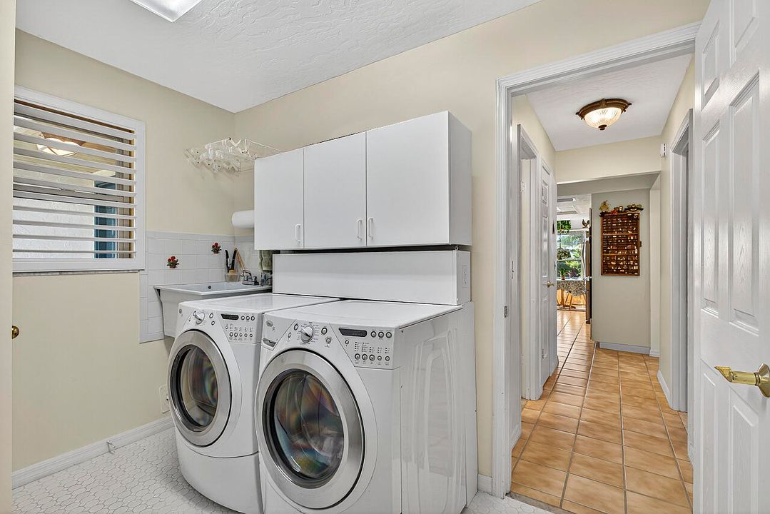 For Sale: $445,000 (3 beds, 2 baths, 2062 Square Feet)