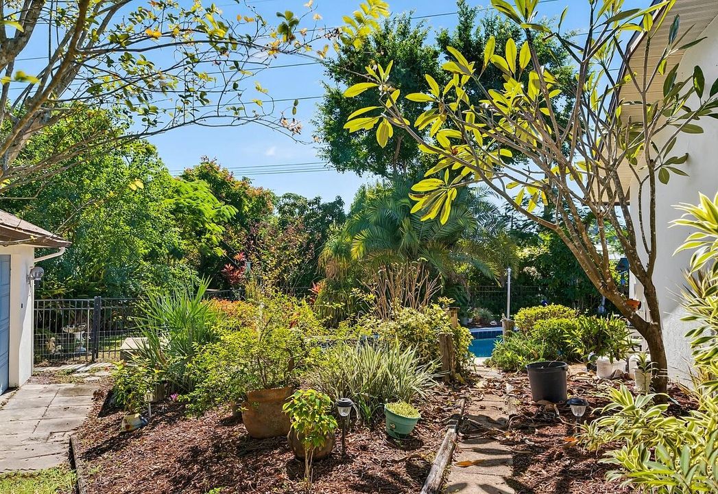 For Sale: $445,000 (3 beds, 2 baths, 2062 Square Feet)