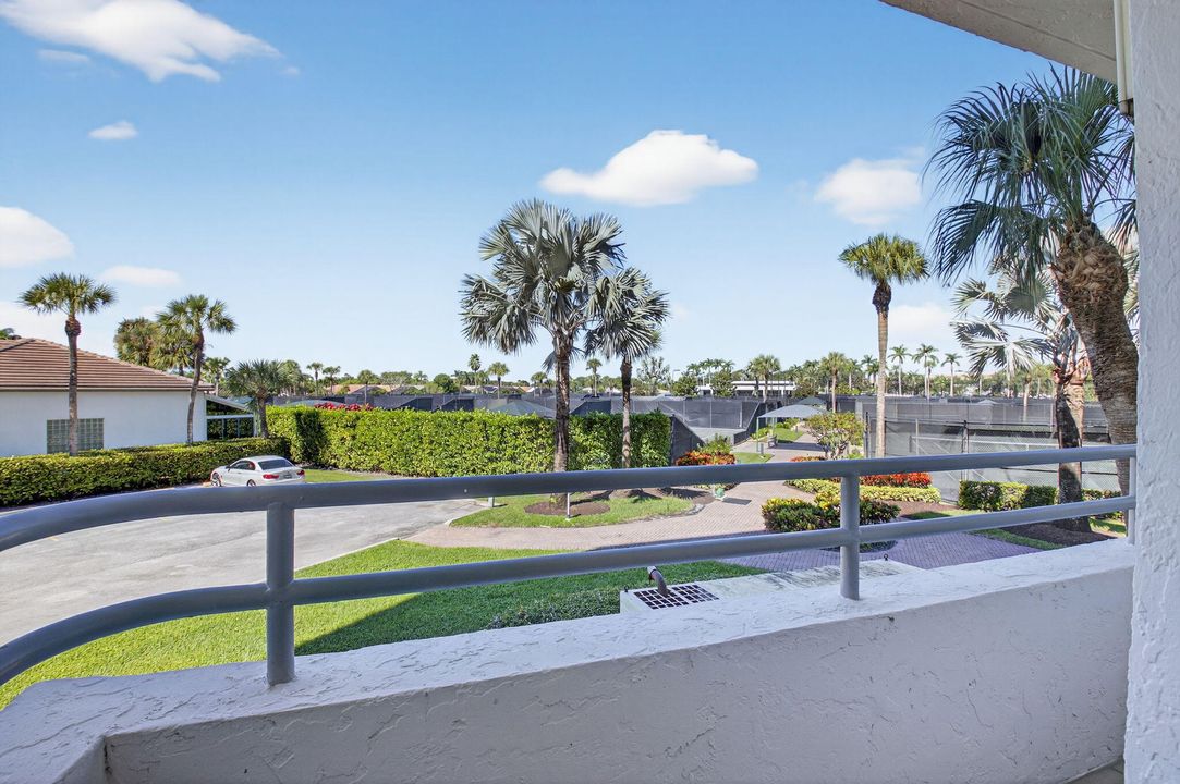 For Sale: $254,900 (2 beds, 2 baths, 1415 Square Feet)