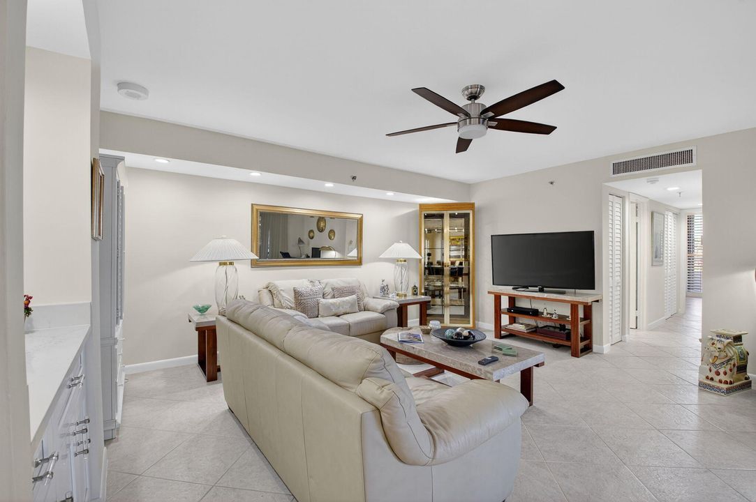 For Sale: $254,900 (2 beds, 2 baths, 1415 Square Feet)