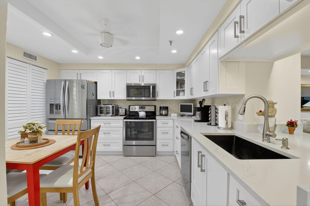 For Sale: $254,900 (2 beds, 2 baths, 1415 Square Feet)