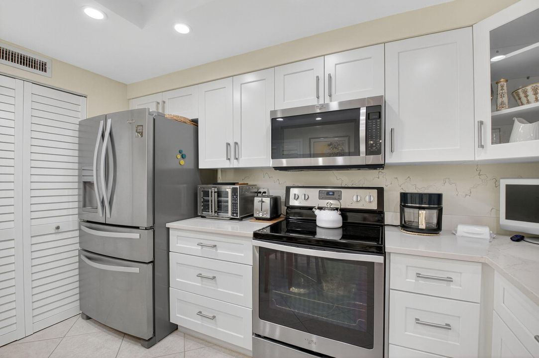 For Sale: $254,900 (2 beds, 2 baths, 1415 Square Feet)