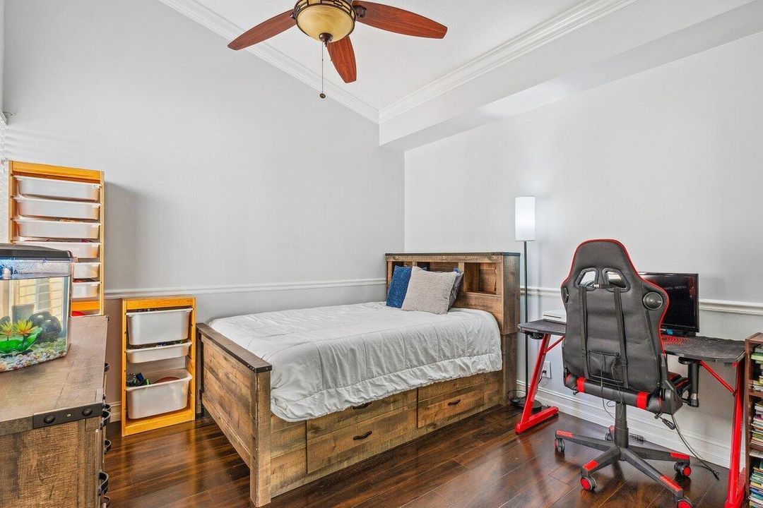 合同活跃: $4,000 (3 贝兹, 2 浴室, 1695 平方英尺)