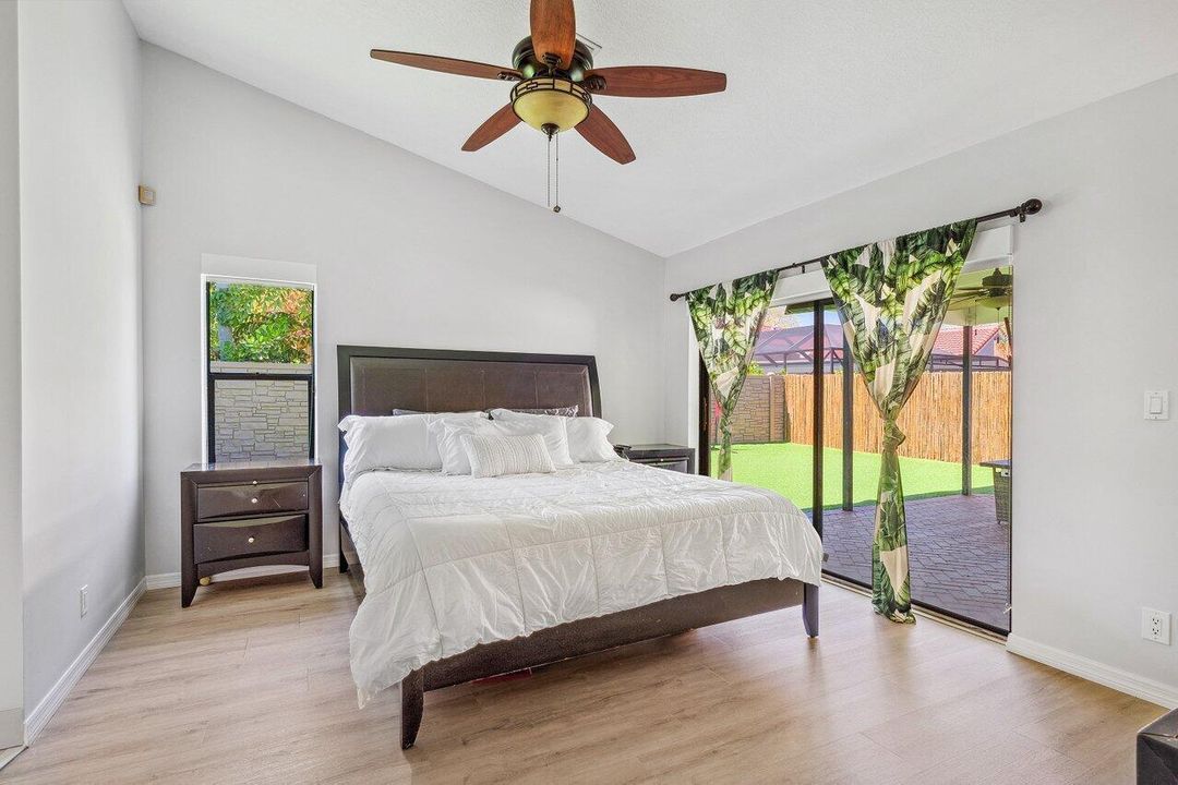 合同活跃: $4,000 (3 贝兹, 2 浴室, 1695 平方英尺)