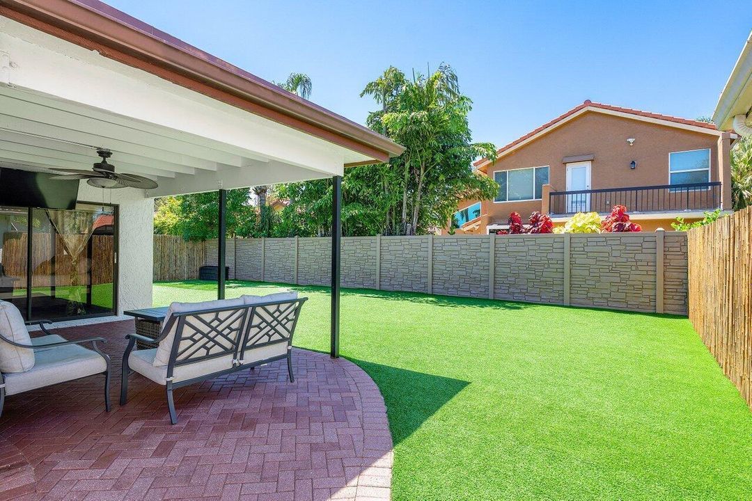 合同活跃: $4,000 (3 贝兹, 2 浴室, 1695 平方英尺)