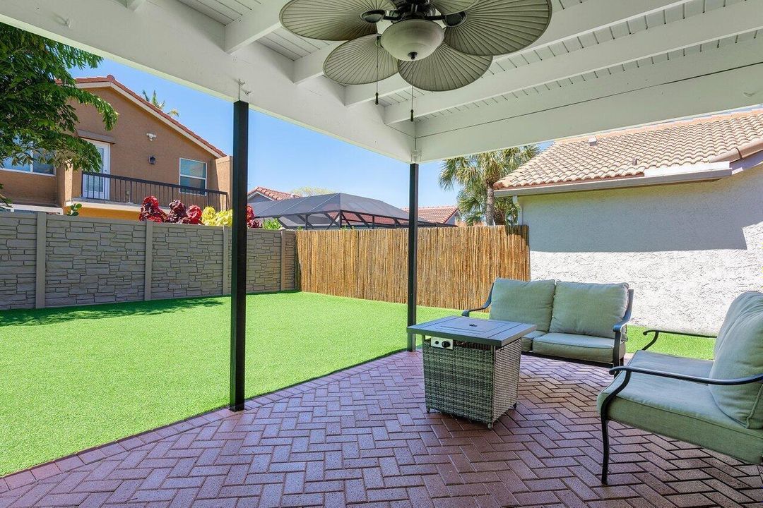 合同活跃: $4,000 (3 贝兹, 2 浴室, 1695 平方英尺)