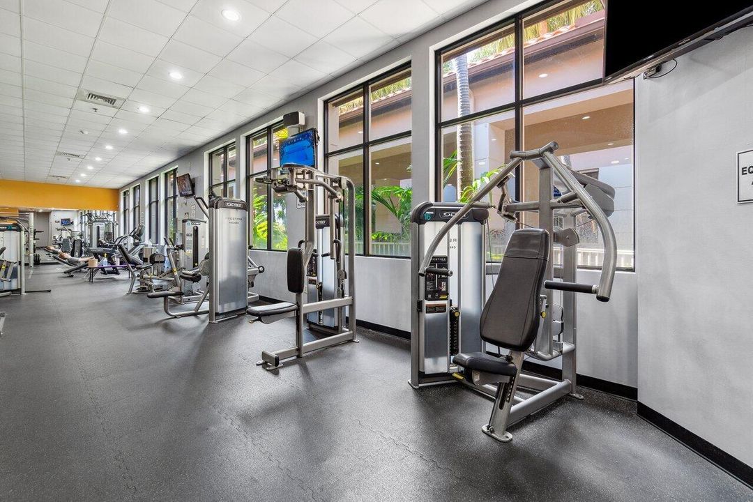 合同活跃: $4,000 (3 贝兹, 2 浴室, 1695 平方英尺)