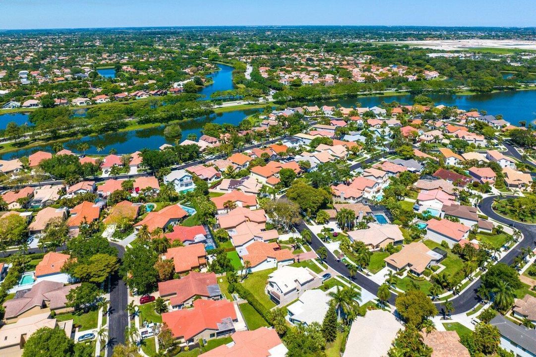 合同活跃: $4,000 (3 贝兹, 2 浴室, 1695 平方英尺)