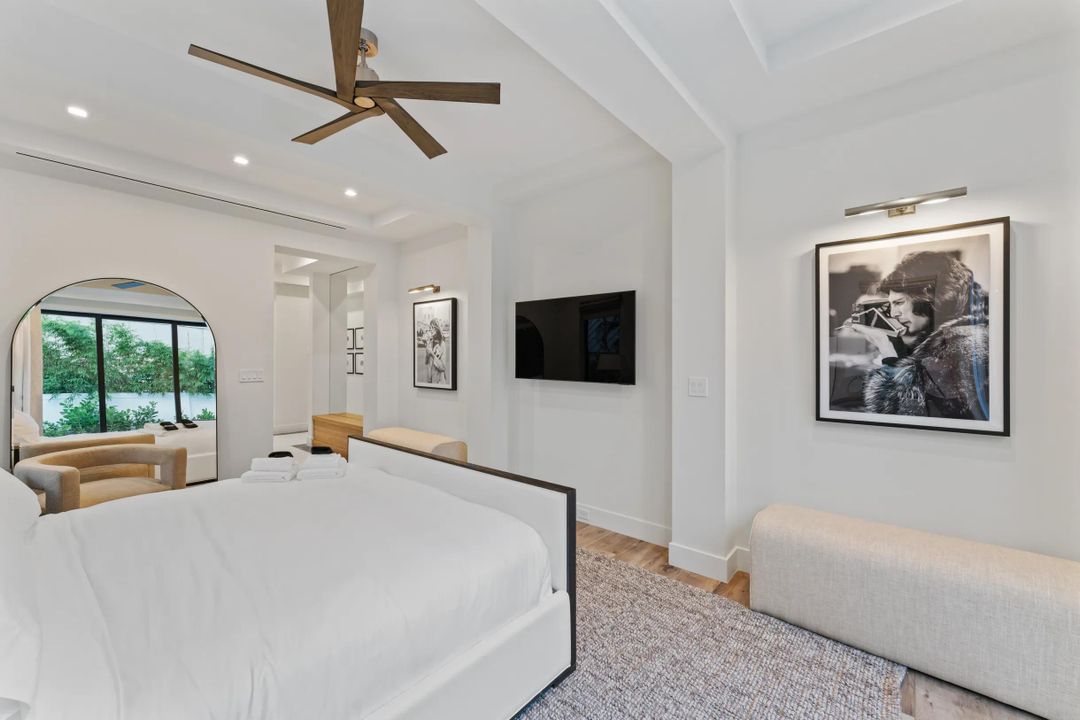 出租: $25,000 (4 贝兹, 5 浴室, 4617 平方英尺)