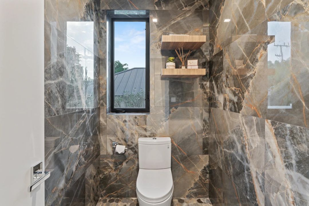 出租: $25,000 (4 贝兹, 5 浴室, 4617 平方英尺)